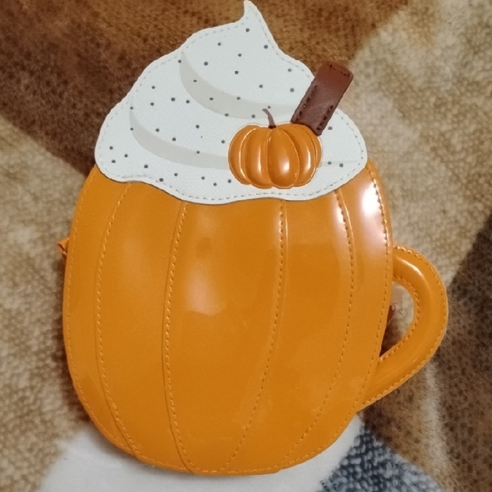 NEW🍁$159 Specialty Festive Orange Pumpkin Clutch